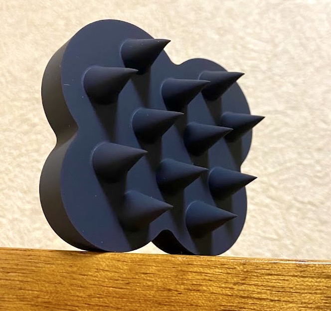 顔のたるみに頭皮ケア「uka」のスカルプブラシ ケンザン